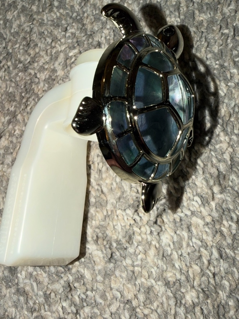 Bath & Body Works Wallflower Iridescent Turtle Wall Plug In - Picture 5 of 6